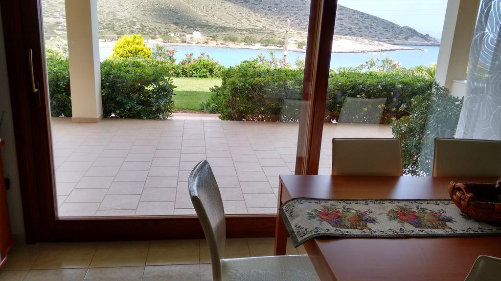 Tholos Bay Suites Kavoúsion Zimmer foto