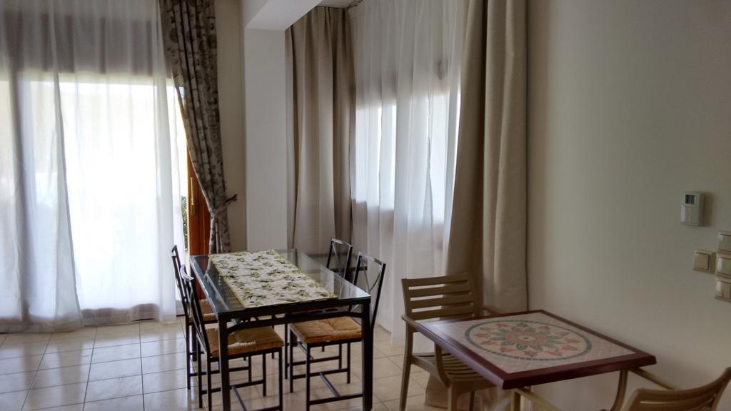 Tholos Bay Suites Kavoúsion Zimmer foto