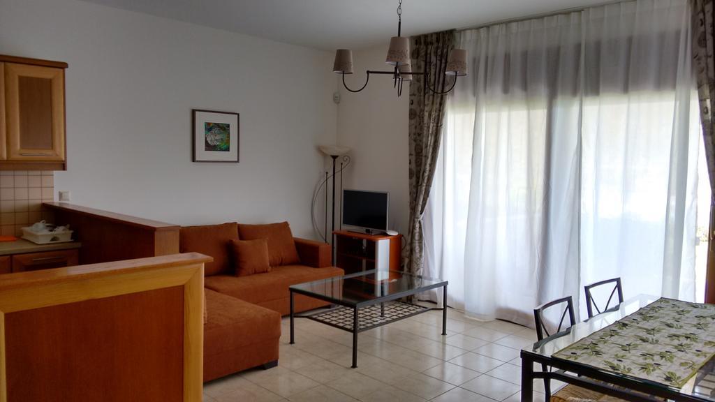 Tholos Bay Suites Kavoúsion Zimmer foto